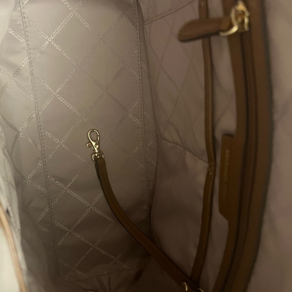 Michael Kors Lexington - Picture 6 of 6